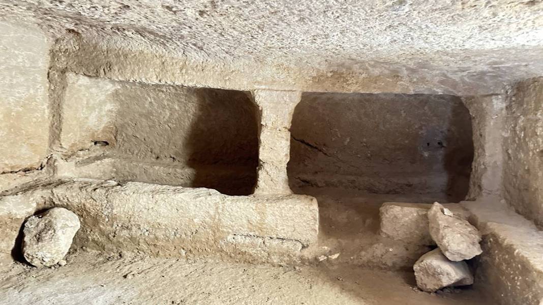 Kaçak kazı yaparken öyle bir şeye denk geldiler ki az kalsın çarpılıyorlardı! Yetkililer, iş üstündeyken yakaladı 15